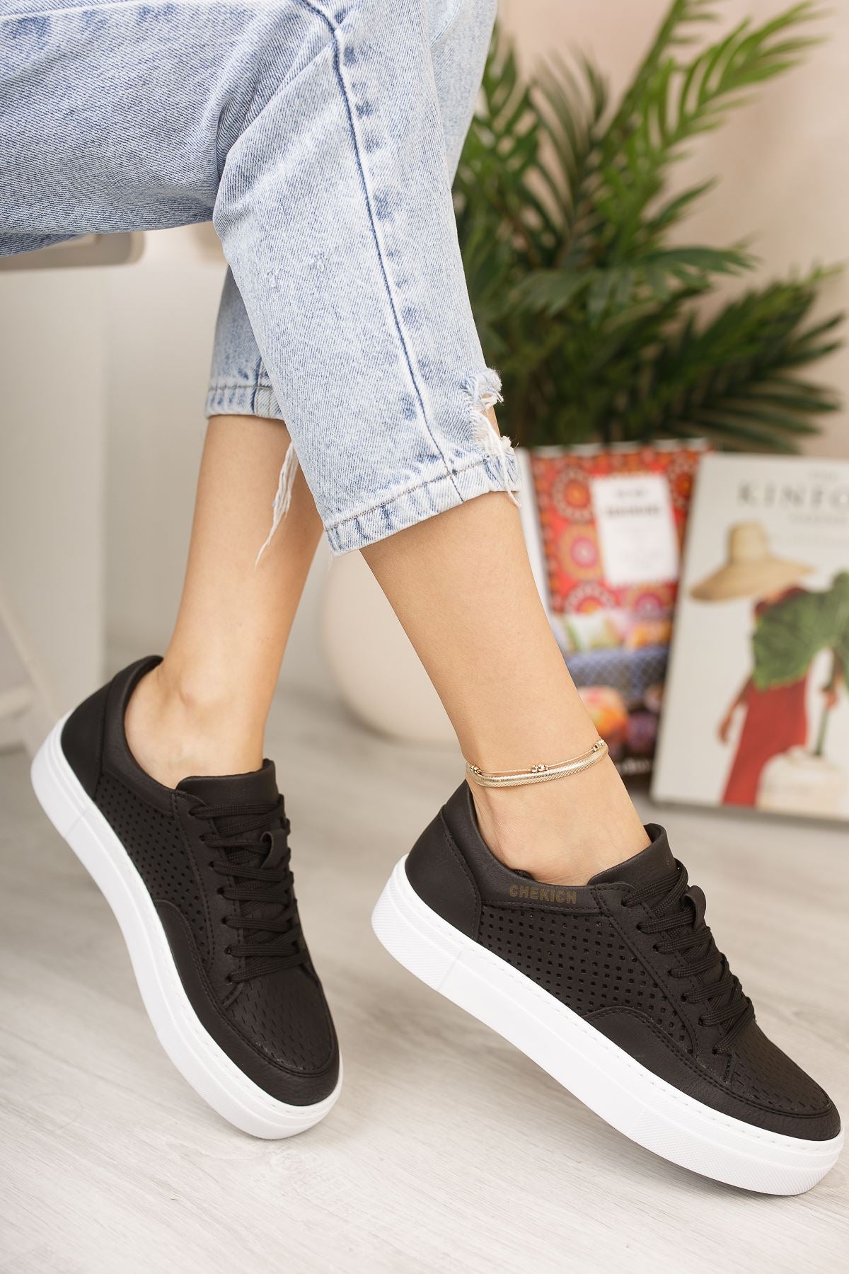CH015 - CBT First Edition Women Black Sneaker