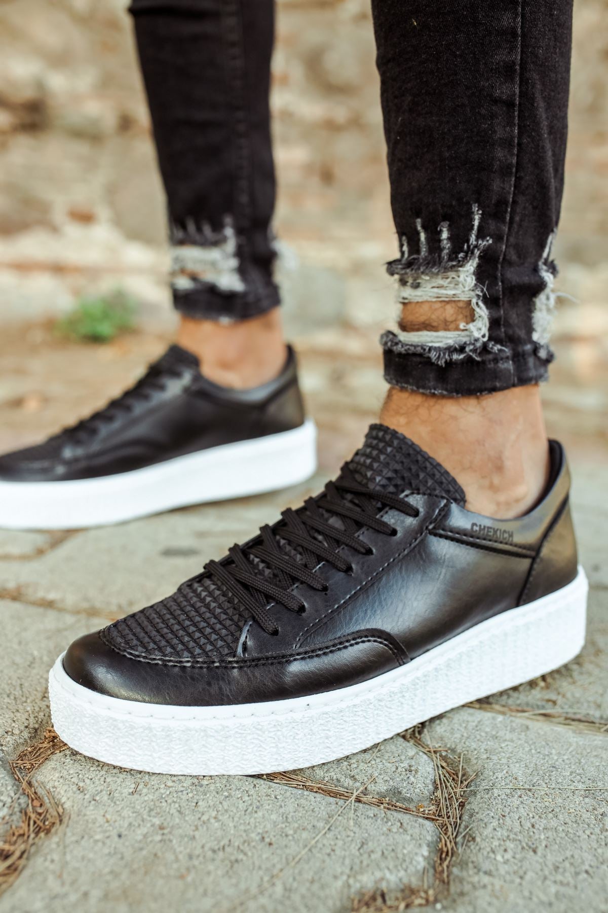 CH017 - FBT Pyramid Men Sneaker Black