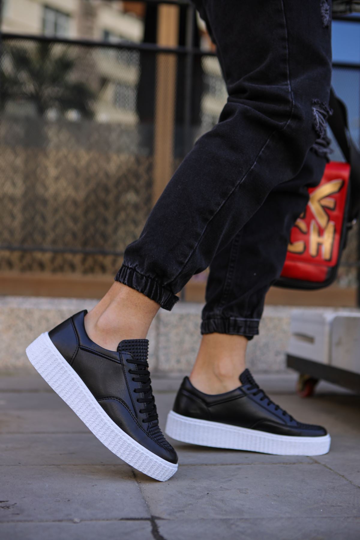 CH017 - FBT Pyramid Men Sneaker Black