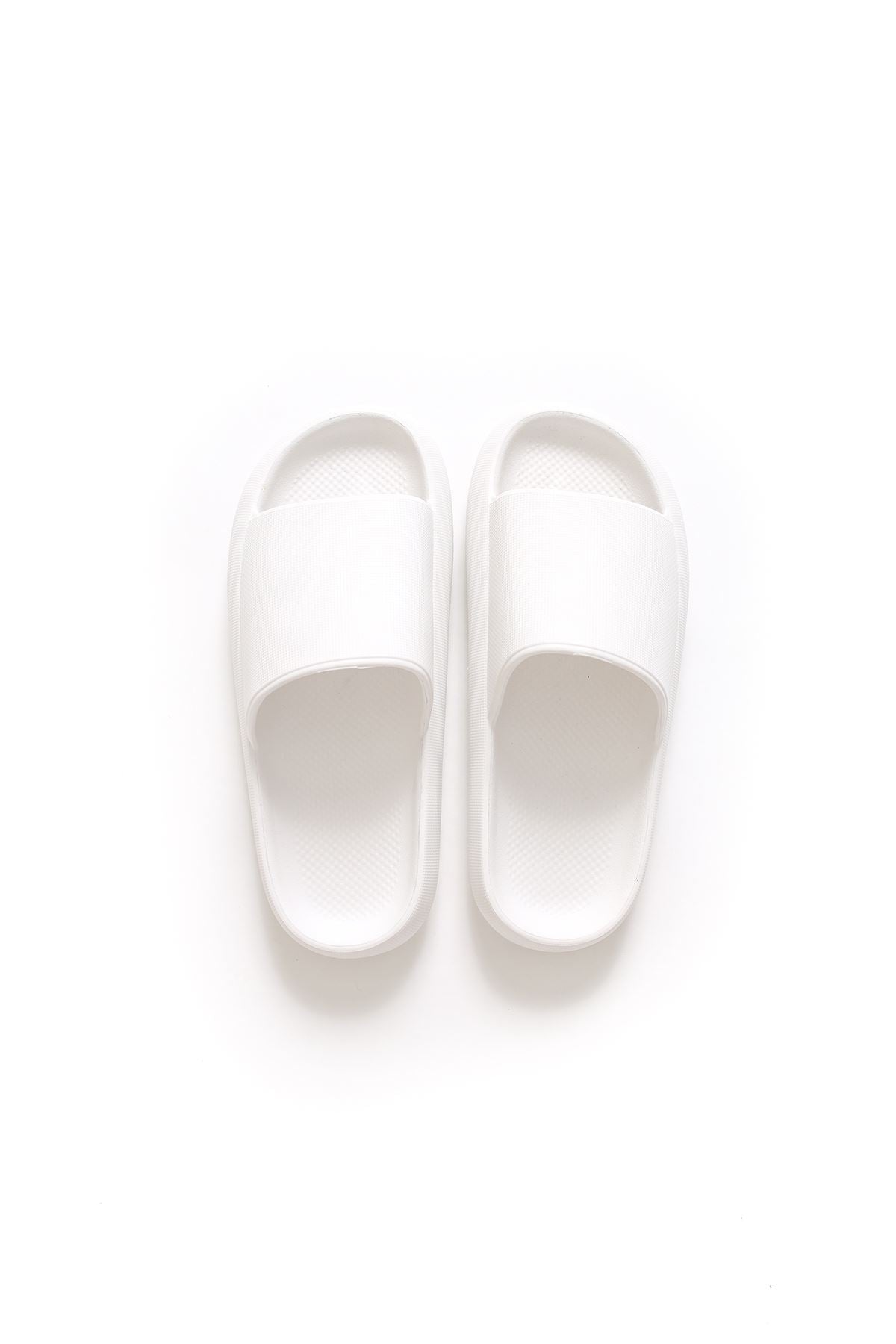 TRL001 Polyurethane Men's Slippers White