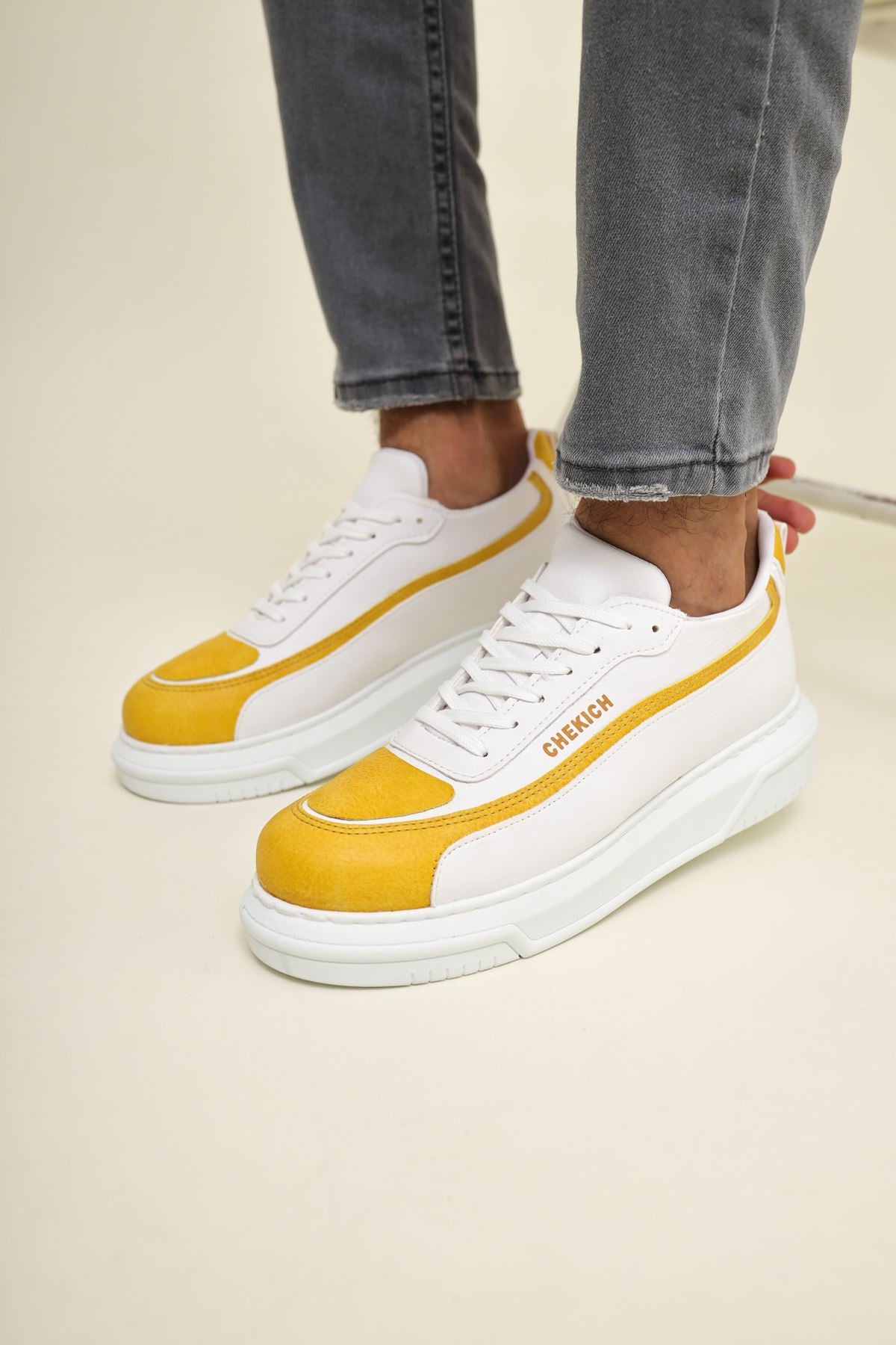 CH241 CBT Signature Line Up Men Sneaker Yellow/White