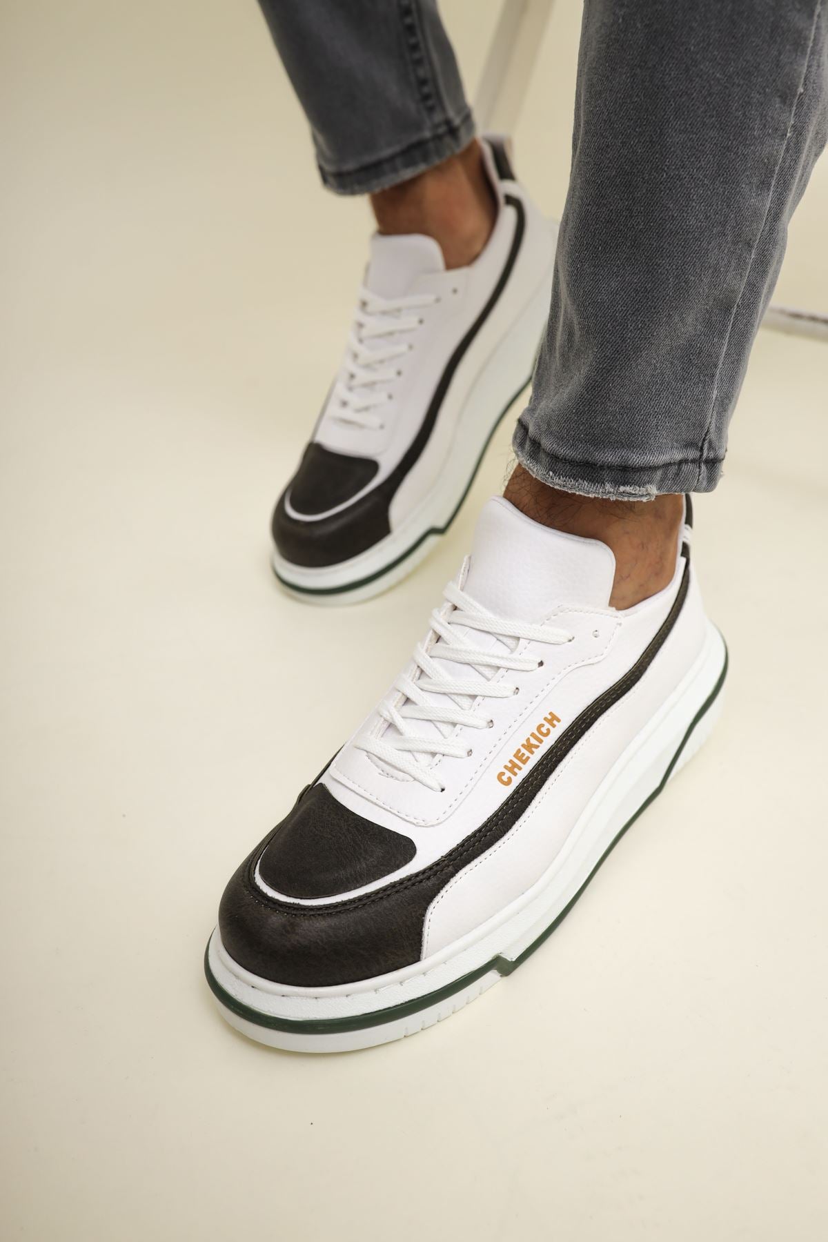 CH241 CBT Signature Line Up Men Sneaker Khaki/White