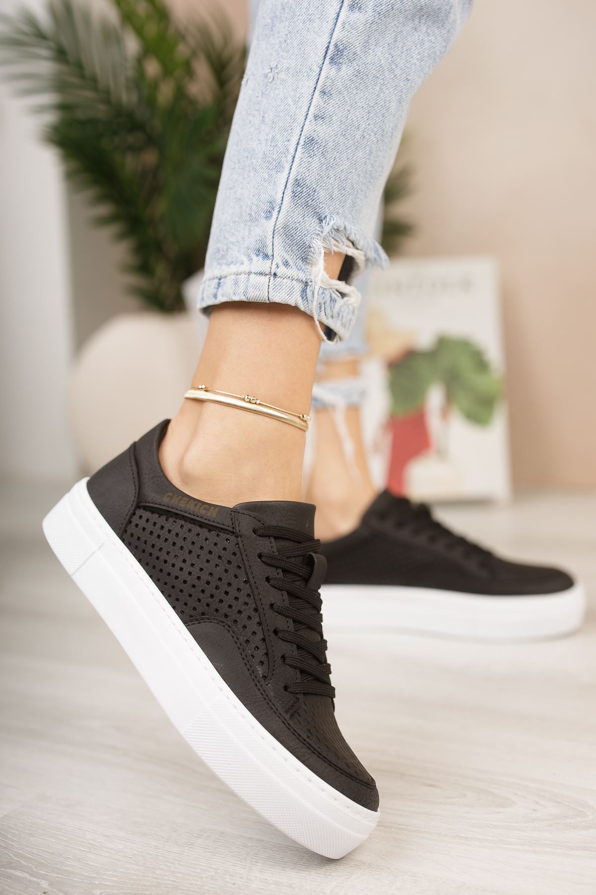 CH015 - CBT First Edition Women Black Sneaker