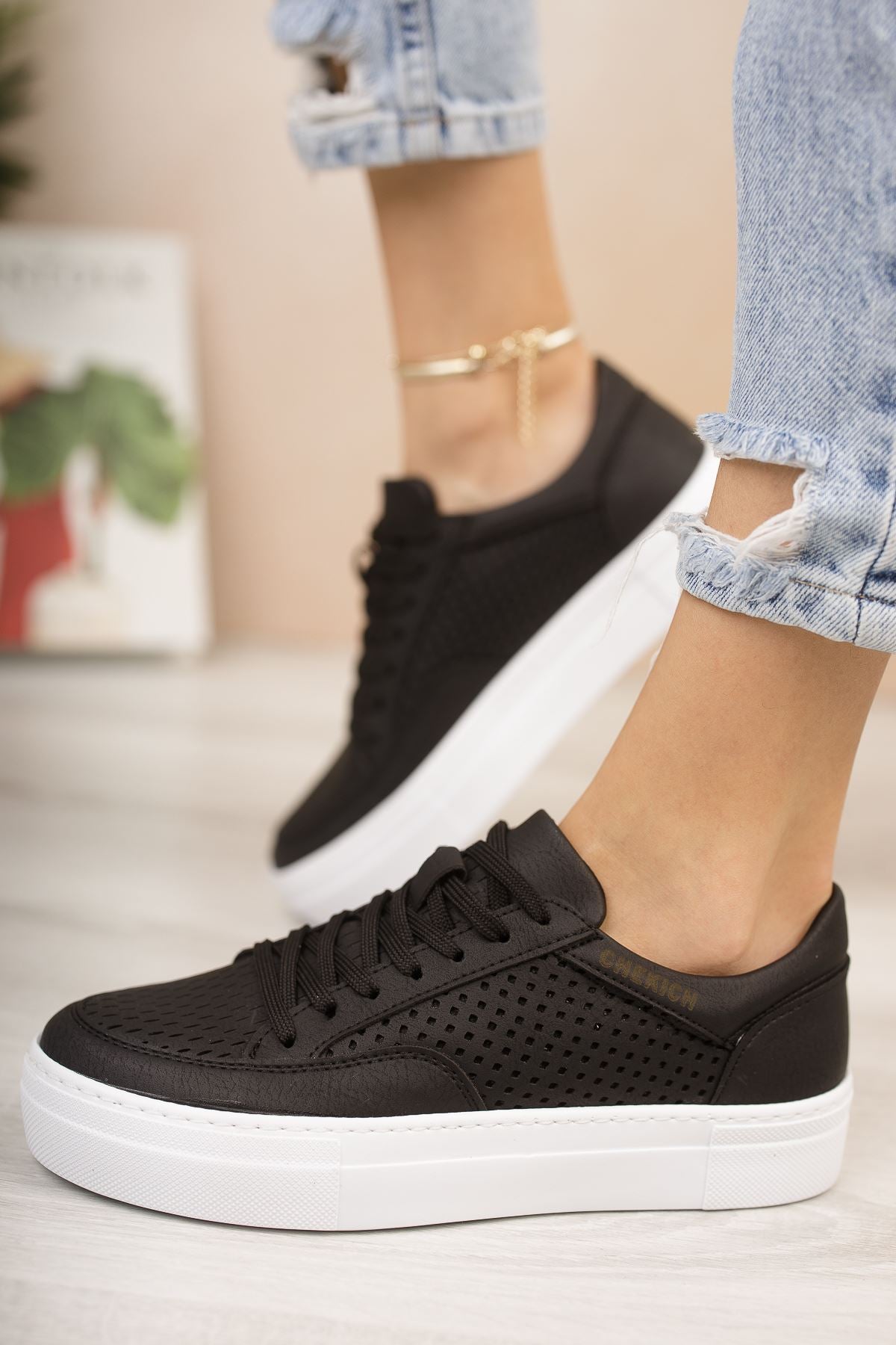 CH015 - CBT First Edition Women Black Sneaker