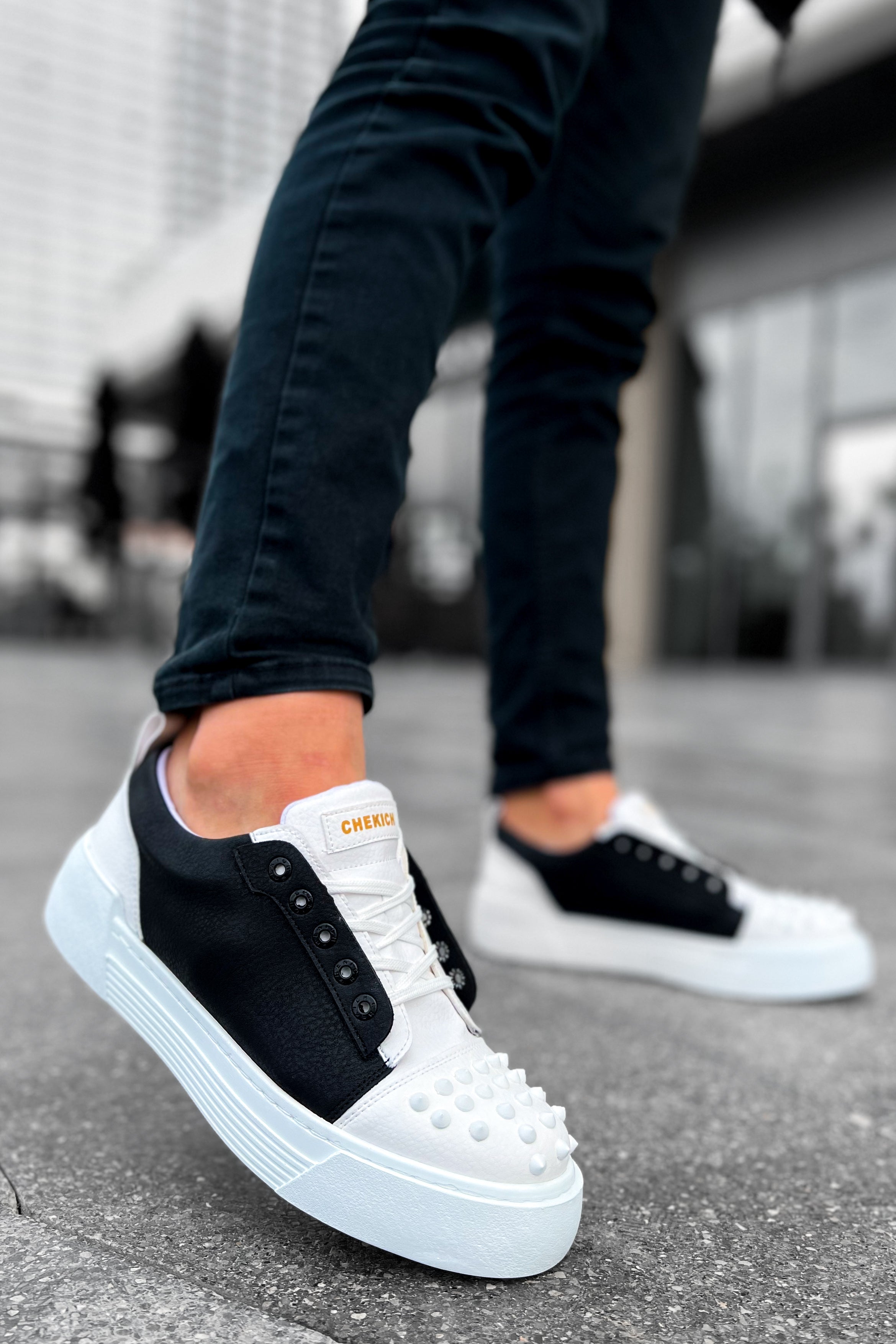 CH169 - CBT Thorn Men Sneaker White/Black